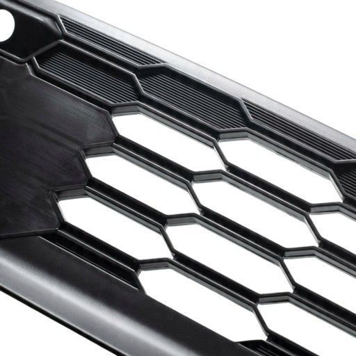 MITSUBISHI OUTLANDER 2022 - СЕТКА РАДІАТОРА СЕРЕДНЯ З ДИРОЮ ДЛЯ КАМЕРИ VS100119 фото
